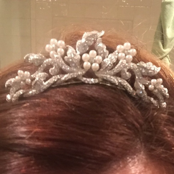 NADRI Silver Jeweled headpiece - Picture 5 of 5